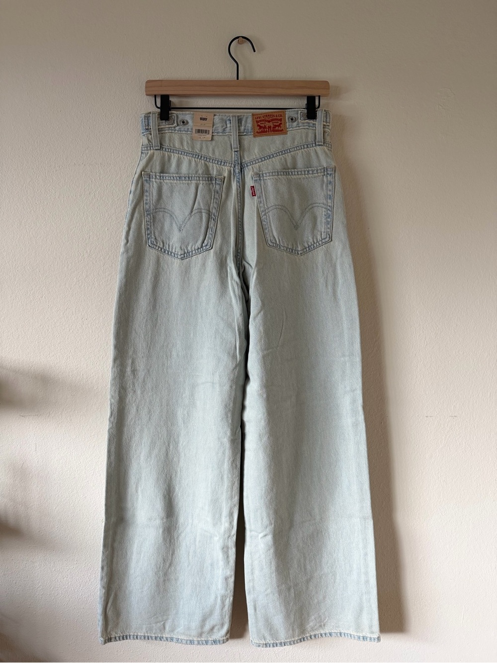 NWT Levi’s Cinch Baggy Jeans - Picture 5 of 9